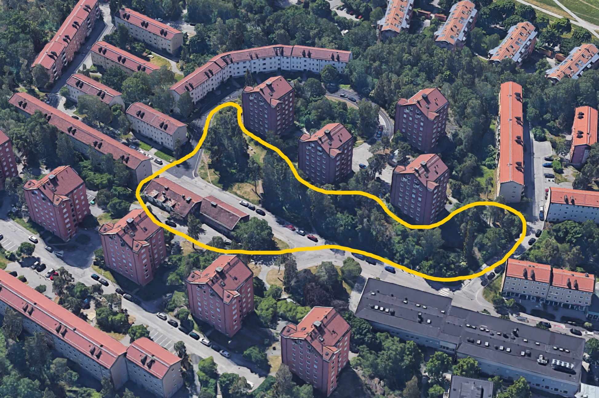 Vid Halmstadsvägen, cirka 250 meter från Björkhagens tunnelbanestation, föreslås bebyggas med 90 nya bostäder i tre bostadshus. Tegelbyggnaden med ett antal verksamhetslokaler på Hässleholmsvägen föreslås rivas.