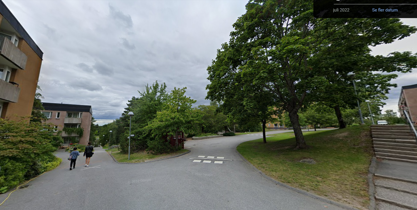 Bredäng, 15 radhus vid vid Lilla Sällskapets Väg.
